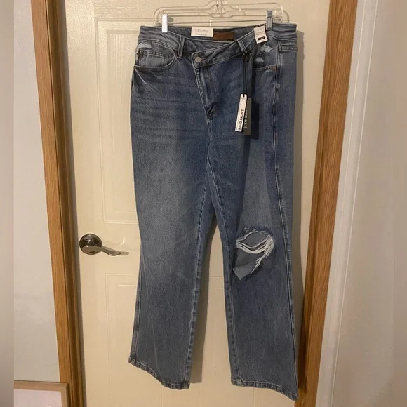 Judy Blue High-Rise Dad Jean Distressed Cris Cross
Waistband Light Wash - Picture 2 of 16